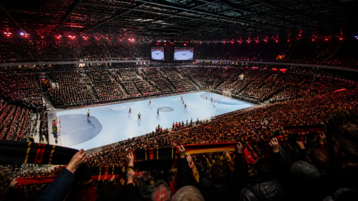 Handball WM 2027 in Deutschland: volle Arena mit Fans in Schwarz-Rot-Gold